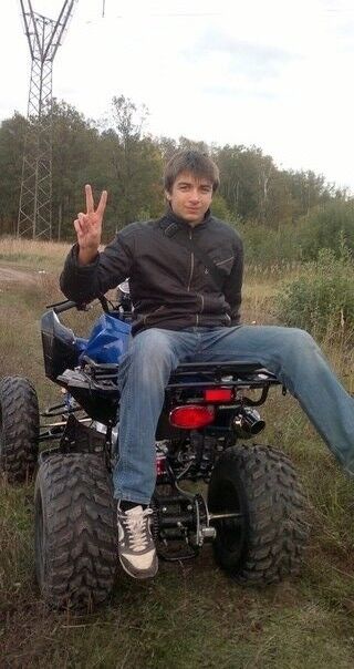  ,   Alex, 32 ,   