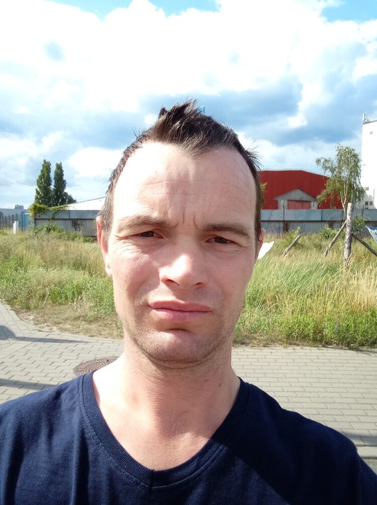  23722726  Nikolai, 37 ,    