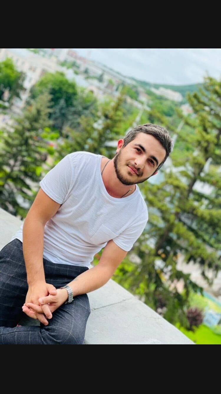  28982836  Narek, 31 ,    