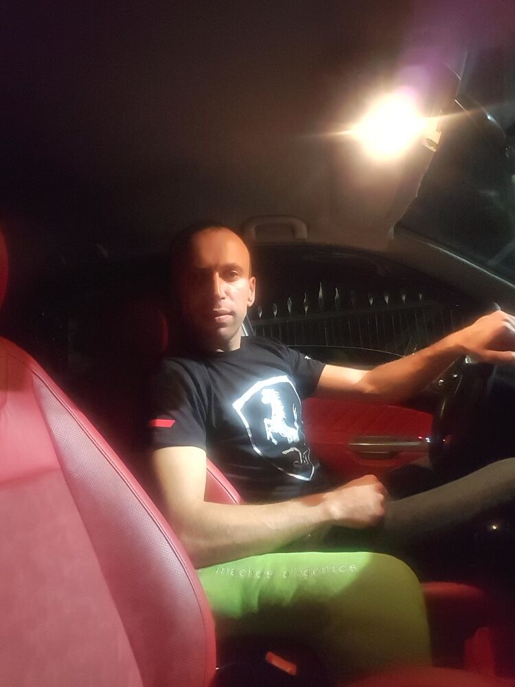  ,   Taras, 40 ,   
