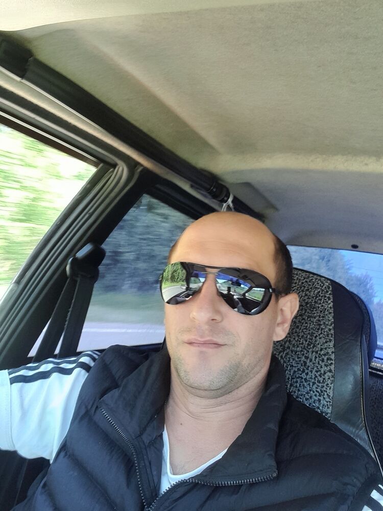  27932116  Igor, 37 ,    