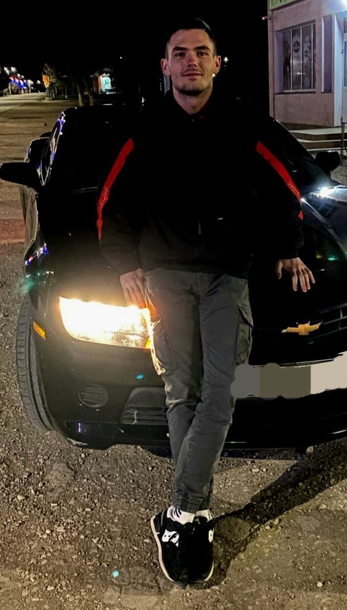  44002186  Alexander, 24 ,    