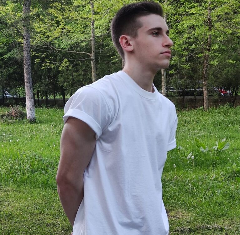  27645116  Mukhamed, 25 ,    