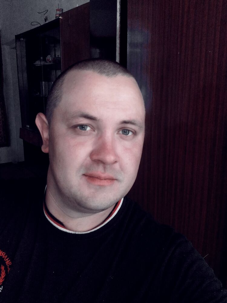  36602466  Ivan, 33 ,    