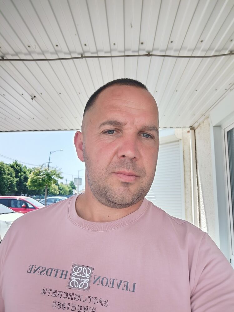  53435856  Maks, 40 ,    --