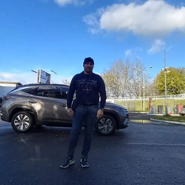  53752716  Zura, 48 ,    