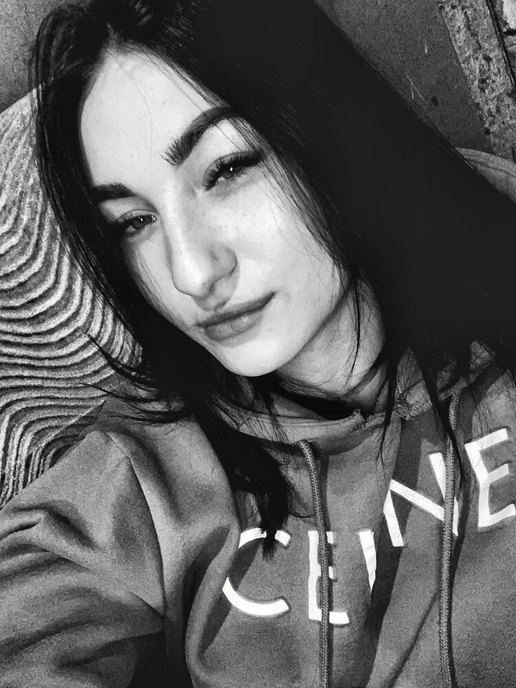  48802286  Nikolet, 27 ,    