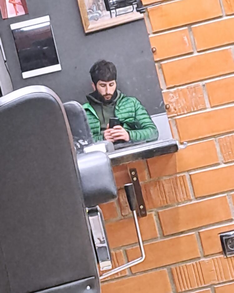  42225966  Vazgen, 25 ,    