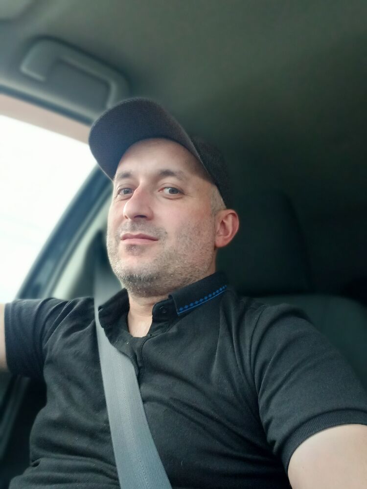  48892696  Zvi, 42 ,    