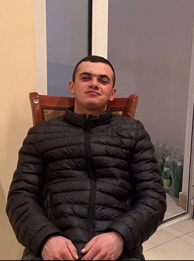  42062086  Karapetyan, 22 ,    