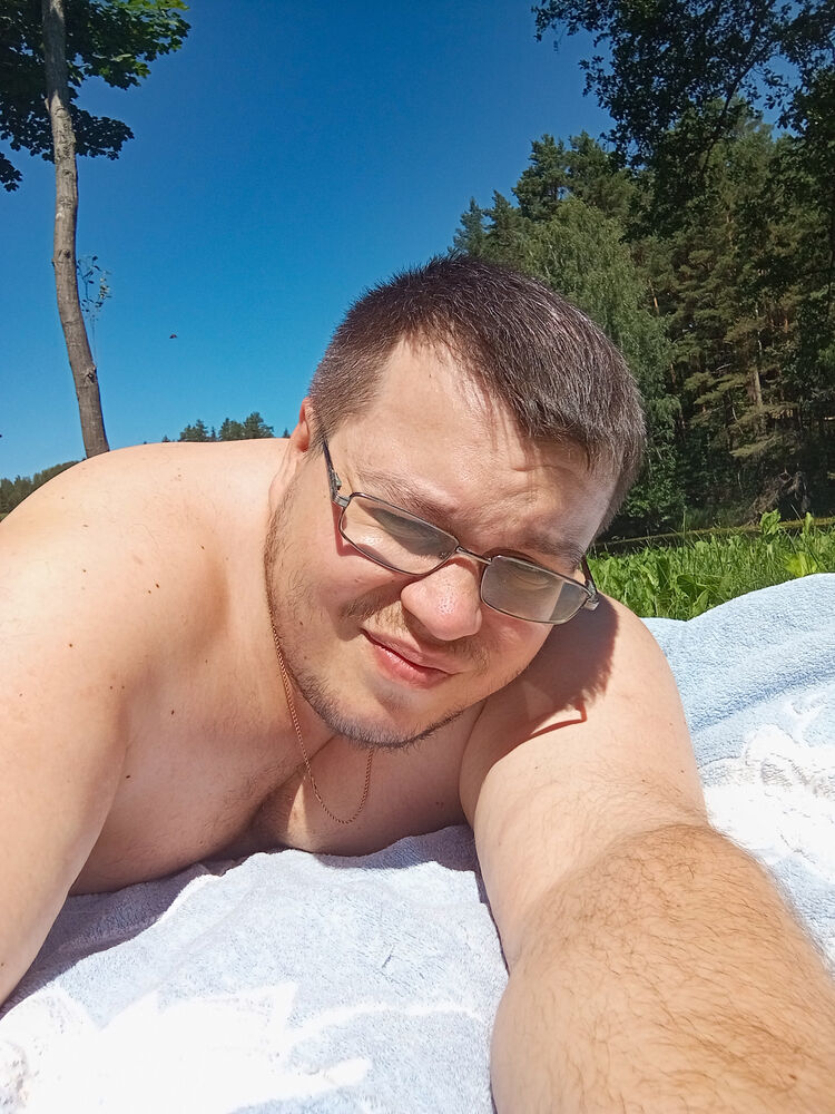  44242476  Pavel, 37 ,    
