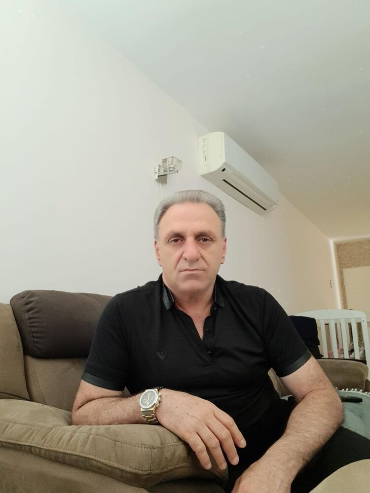  33786456  , 60 ,    Holon
