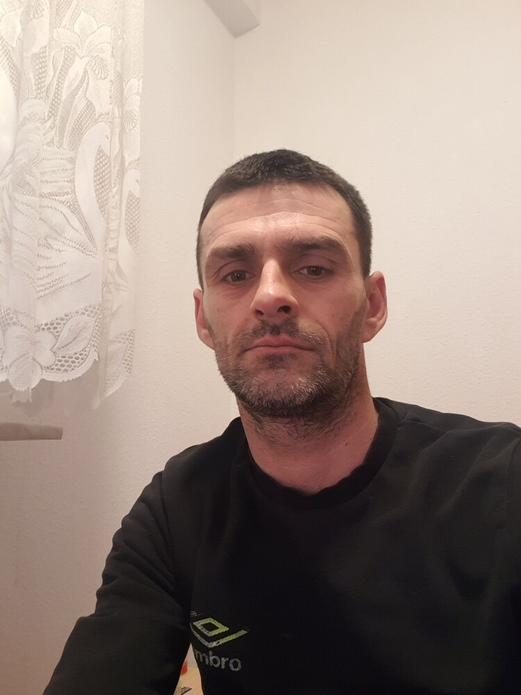  24477596  Josip, 47 ,    