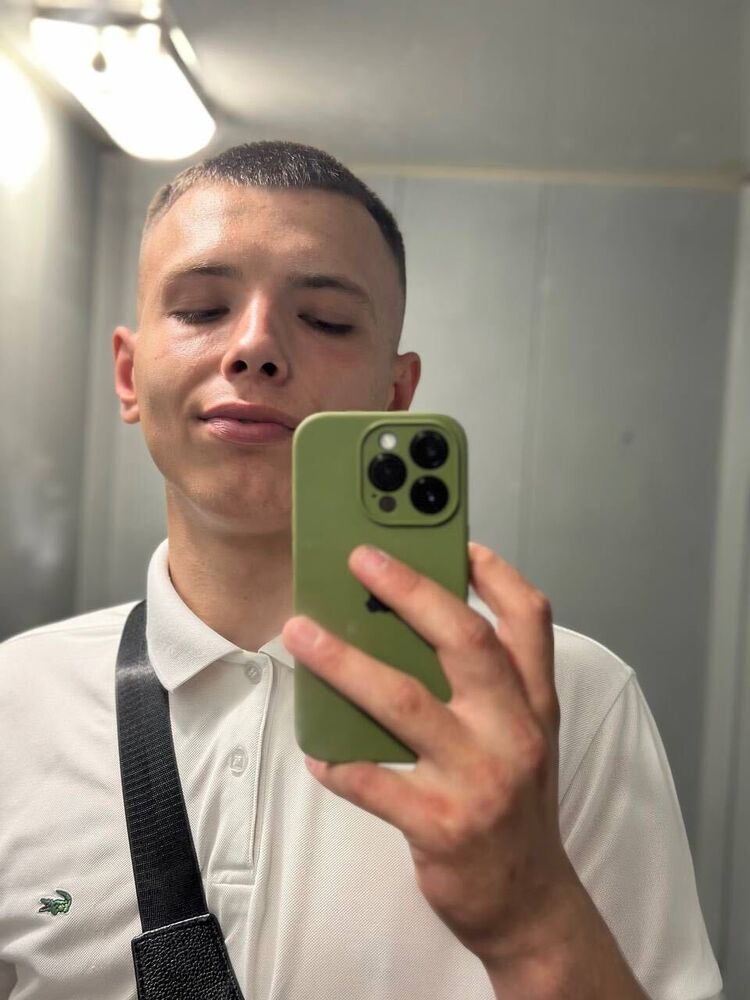  54267236  Rostislav, 19 ,    