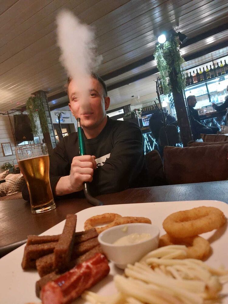 ,   Aleksei, 27 ,   c 