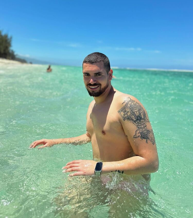  54431076  German, 31 ,    