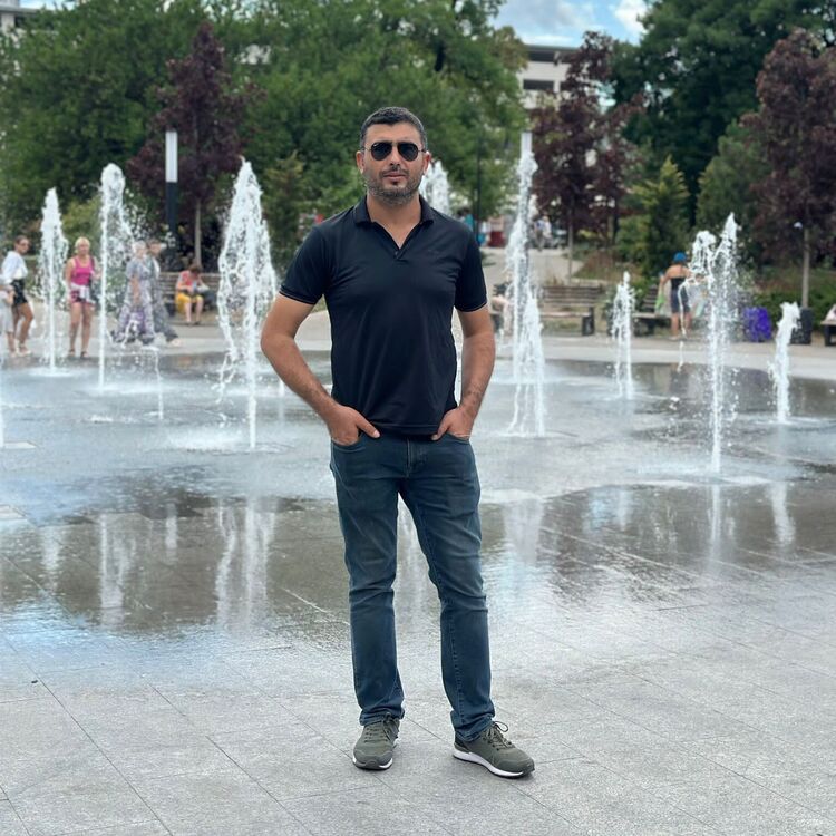  43365876  Hayri, 39 ,    
