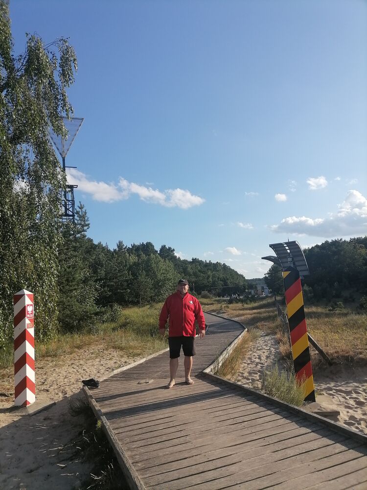  47275586  Dzmitry, 48 ,    