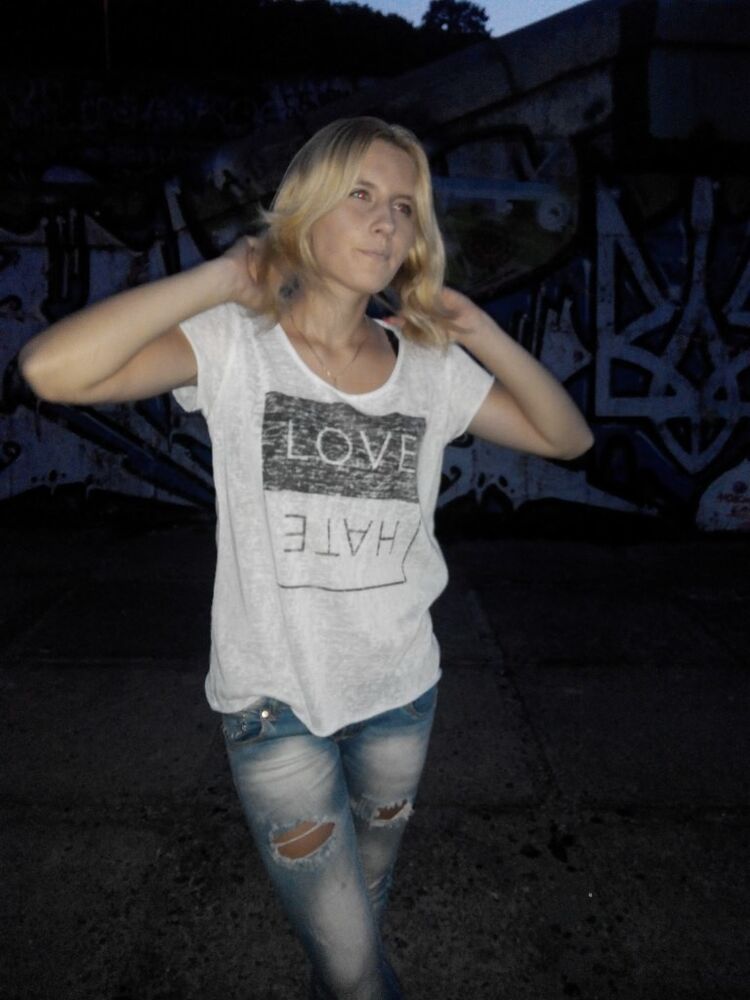 5569606  Elena, 28 ,    