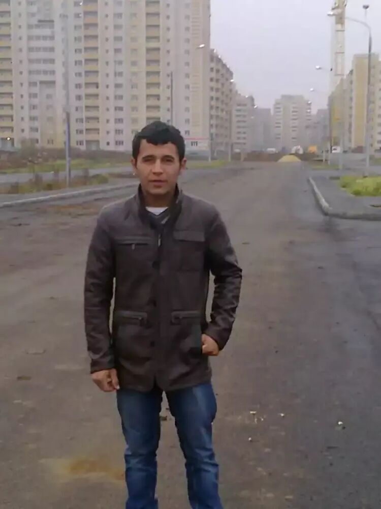  43450696  Umirbek, 35 ,    