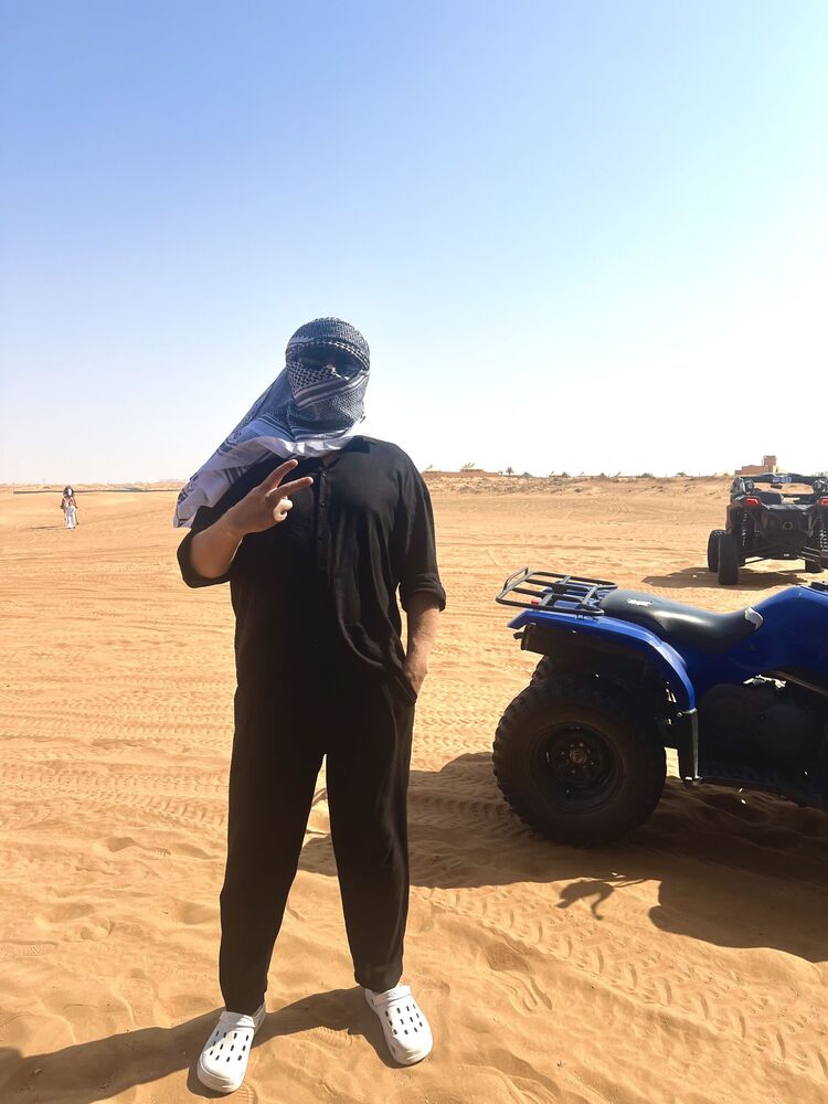  54661686  This is me, 35 ,    