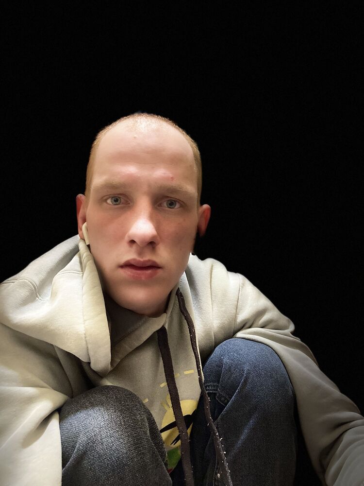  34958246  Viktor, 29 ,    