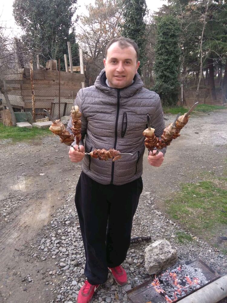  24828676  Irakli, 40 ,    