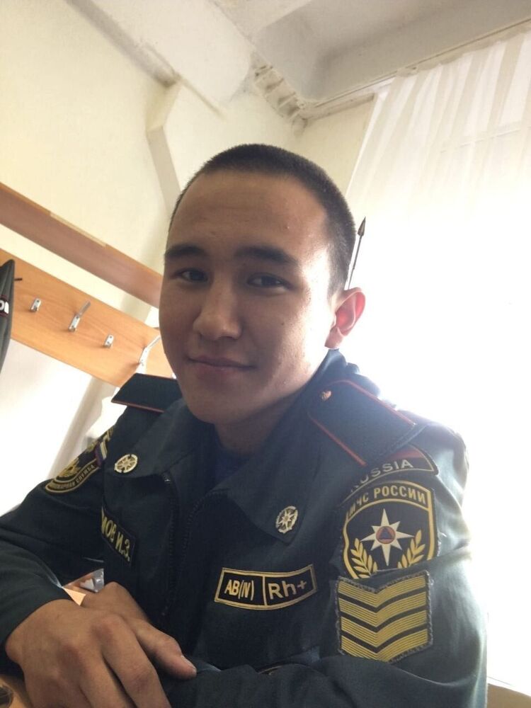  41148946  , 22 ,    
