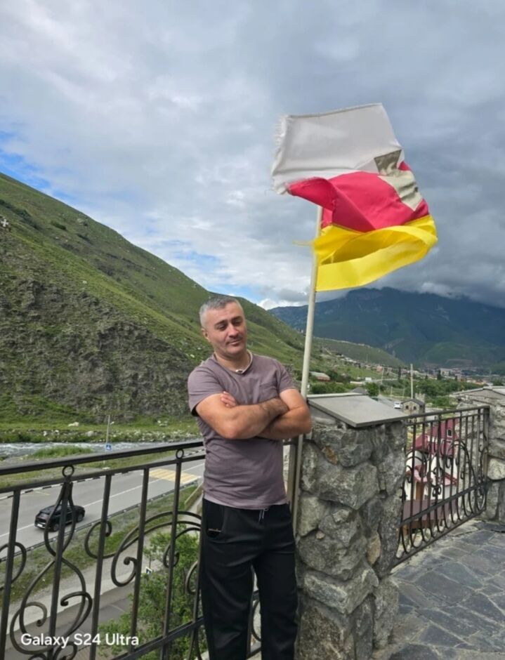  ,   Jonatan, 37 ,   ,   