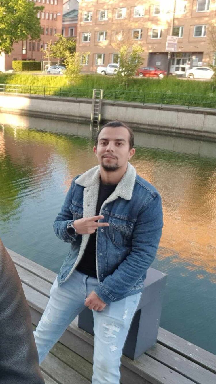 46211846  Houssam, 33 ,    