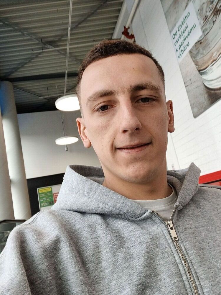  43533536  Yaroslav, 22 ,    Praha