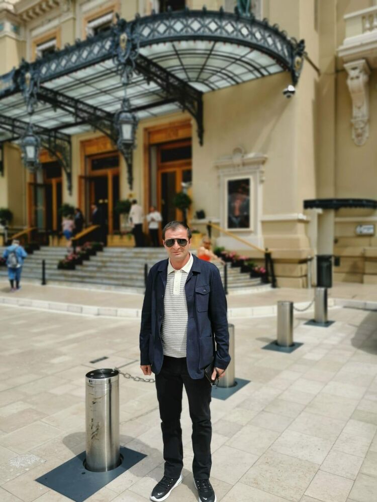  41720216  Georg, 41 ,    