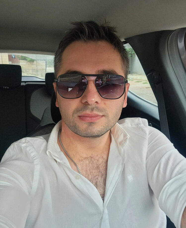  ,   Mustafa, 33 ,  