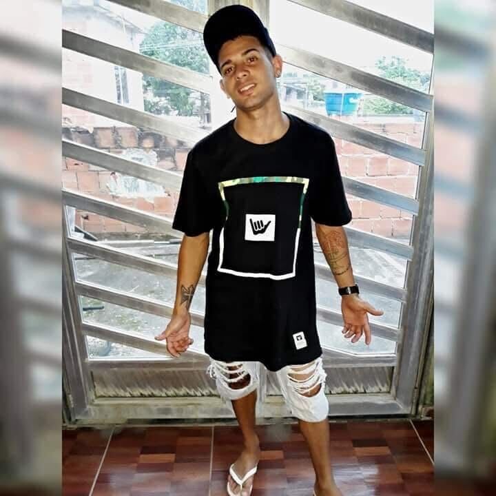  Gasse,   Adeilson, 32 ,   ,   