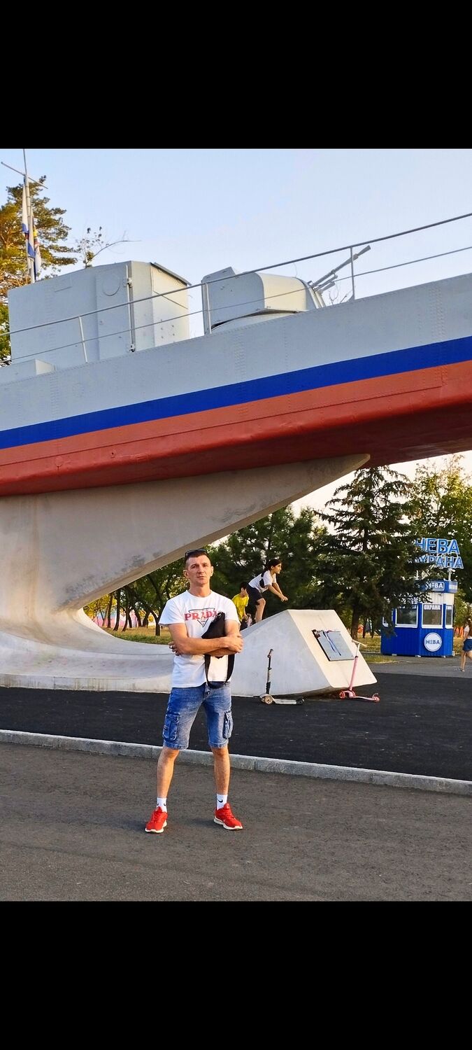  54216016  Roman, 39 ,    