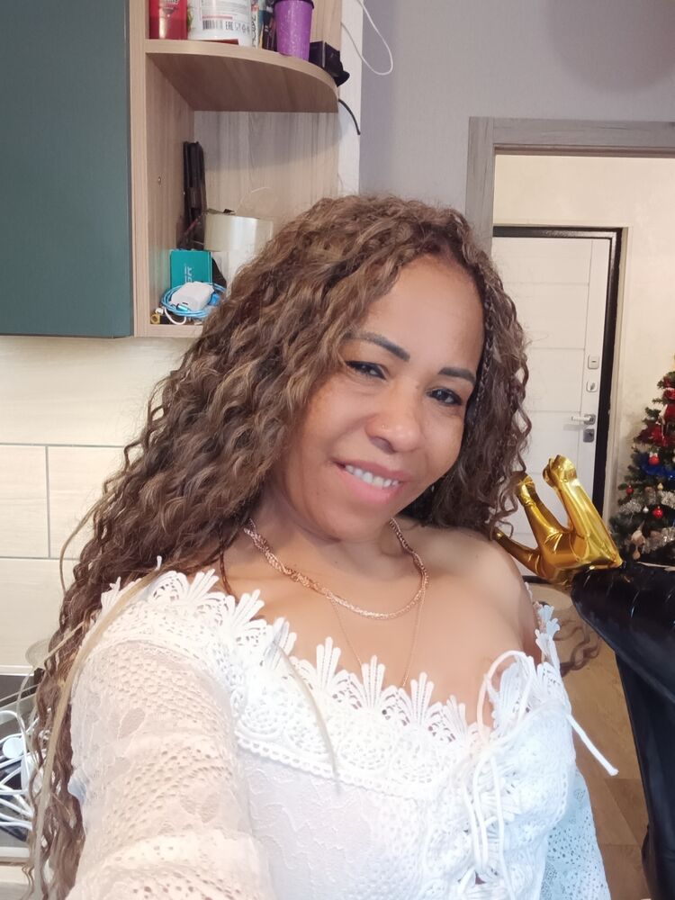  ,   Violeta, 49 ,   ,   