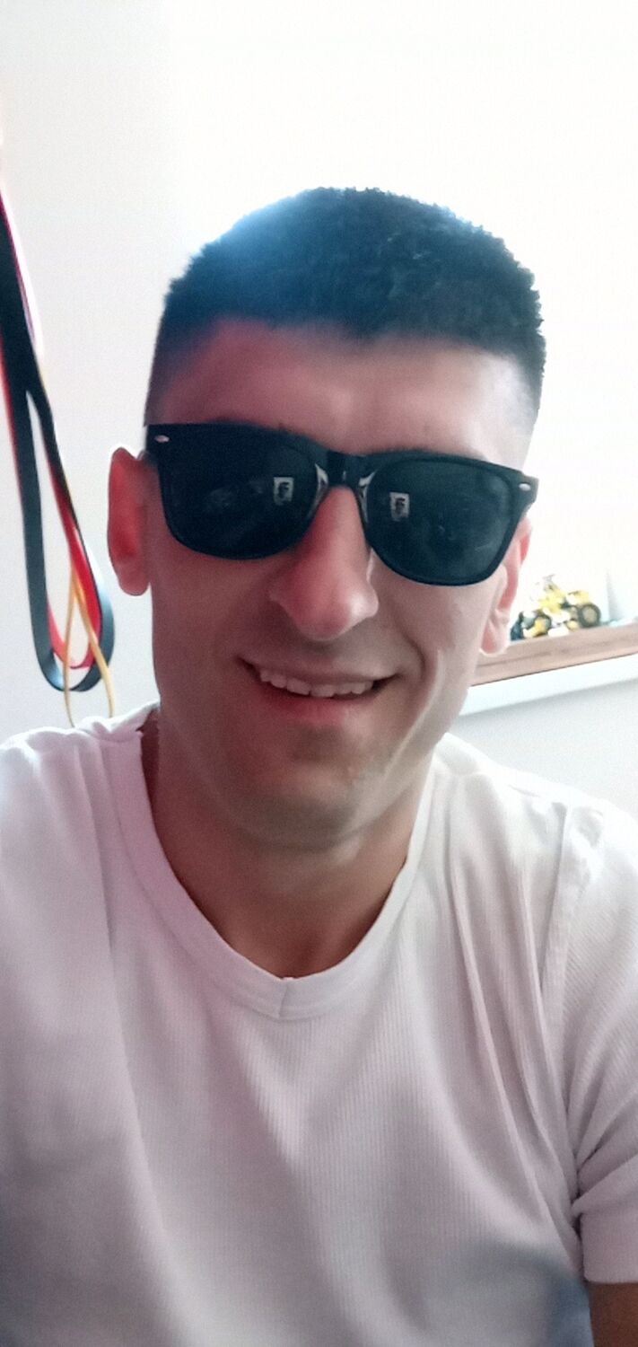  35279096  Vlad, 34 ,    