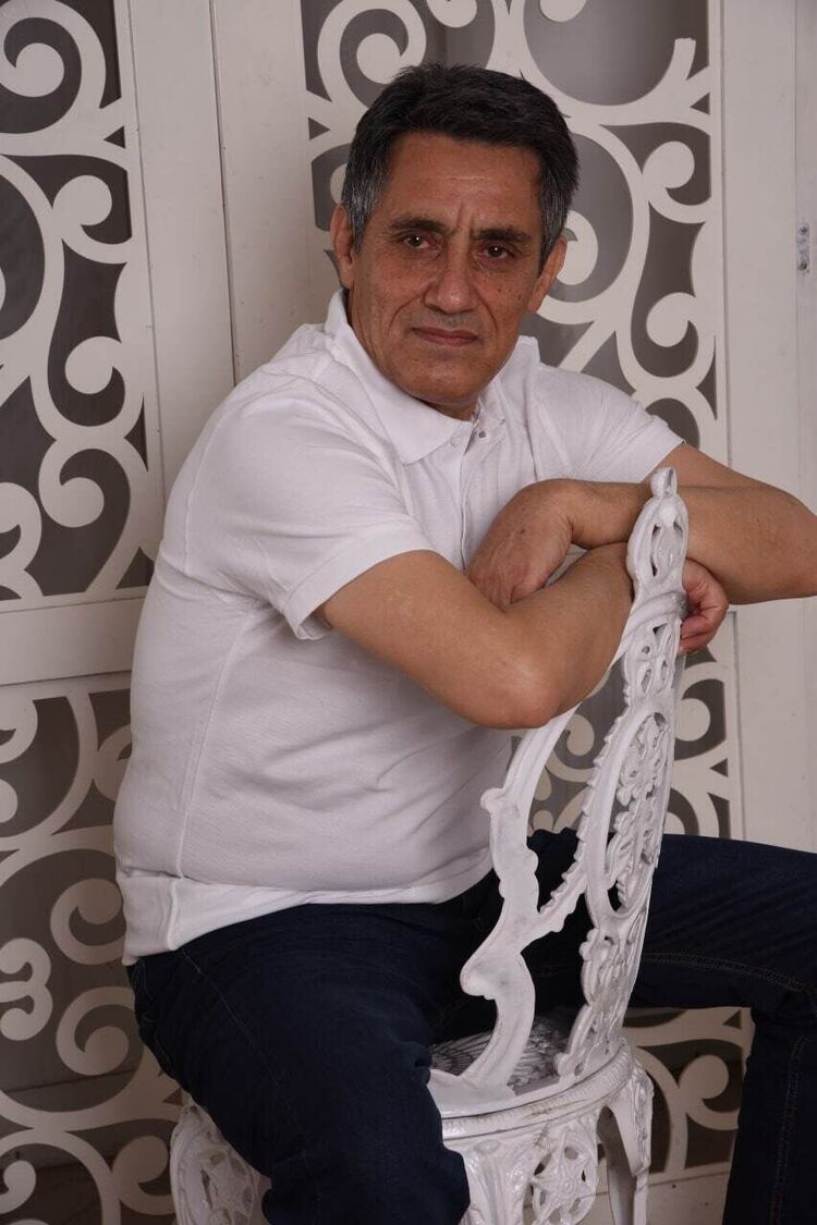  53362966  Malek, 64 ,    