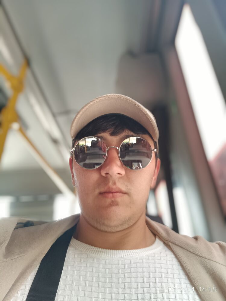  43885526  Huzayfa, 25 ,    