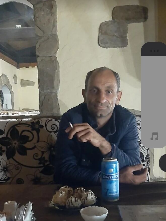  33057226  Armen, 49 ,     