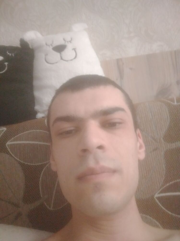  50220896  Robert, 28 ,    
