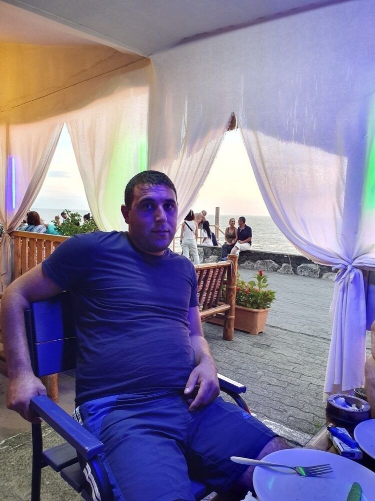  ,   Razmik, 32 ,   ,   , c , 