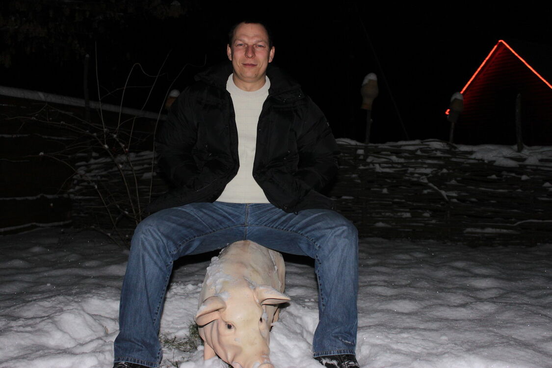  6683726  Aleks, 49 ,    