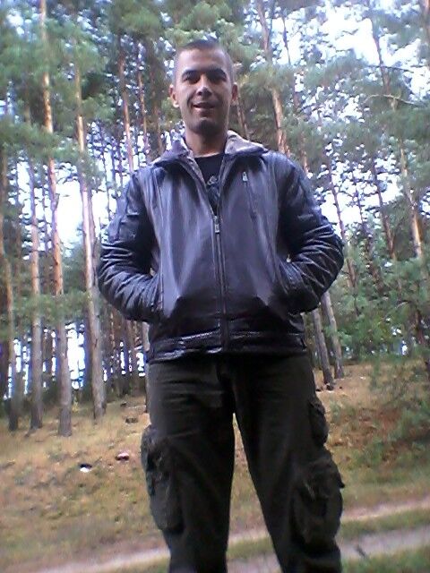  4297456  Dzmitru, 61 ,    