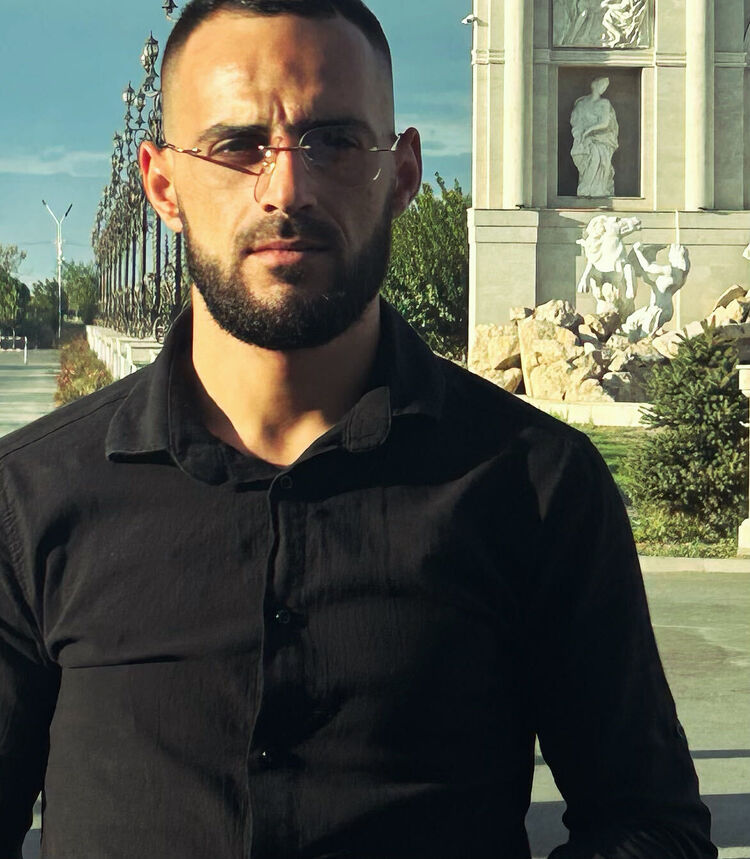  ,   Hovo, 29 ,   ,   