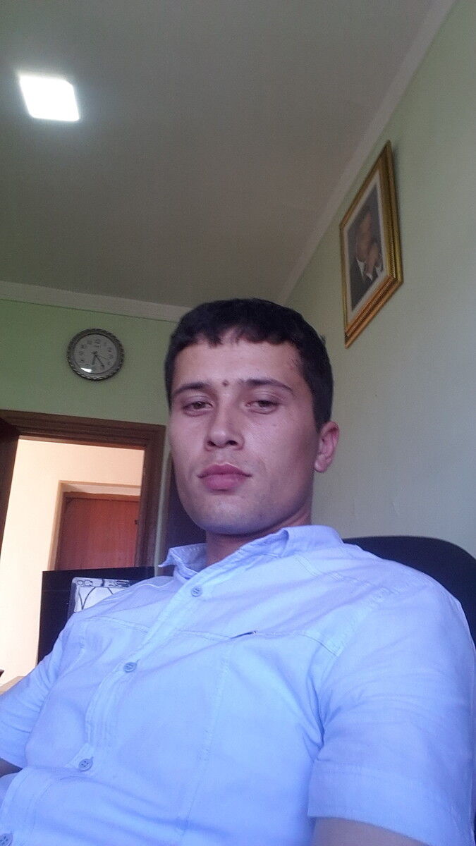  ,   Mr Anonymus, 32 ,   