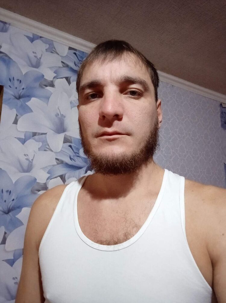  35360646  Stanislav, 32 ,    