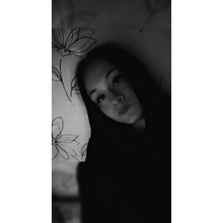  ,   Valeria, 21 ,   ,   