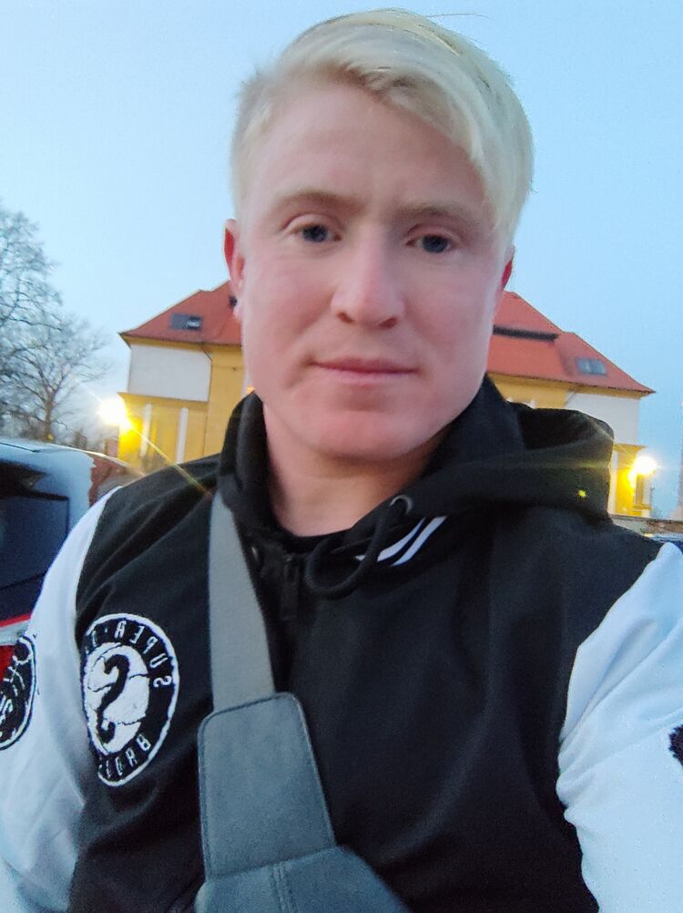  35846836  Petru, 24 ,    