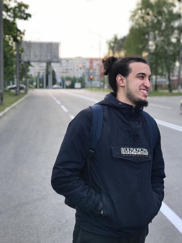  20803956  Achraf, 30 ,    